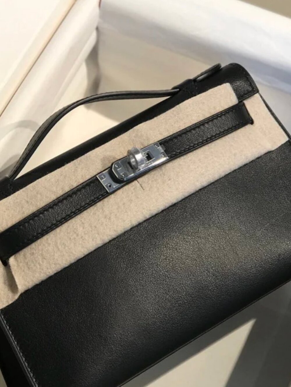 H Kelly pochette- swift, shw